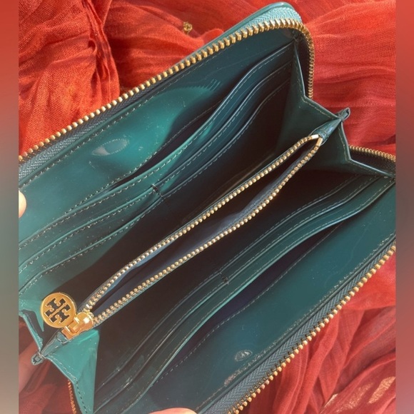 Tory Burch Continental Wallet - Picture 4 of 5